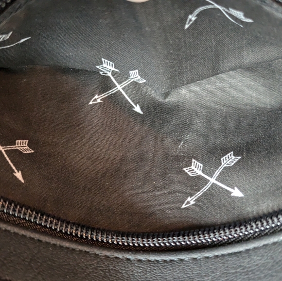 Twig And Arrow Cat Crossbody Chain-Strap Bag - Picture 6 of 6